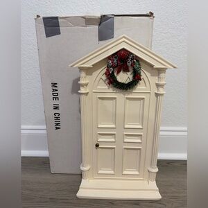Byers Choice Ltd 1998 Vintage White Front Door with Christmas Wreath 20.5"H NEW